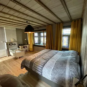 Family At 348 Vakantiehuis